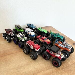 Hot Wheels Monster Jam Bundle Lot of 11 Diecast Toy Play Trucks